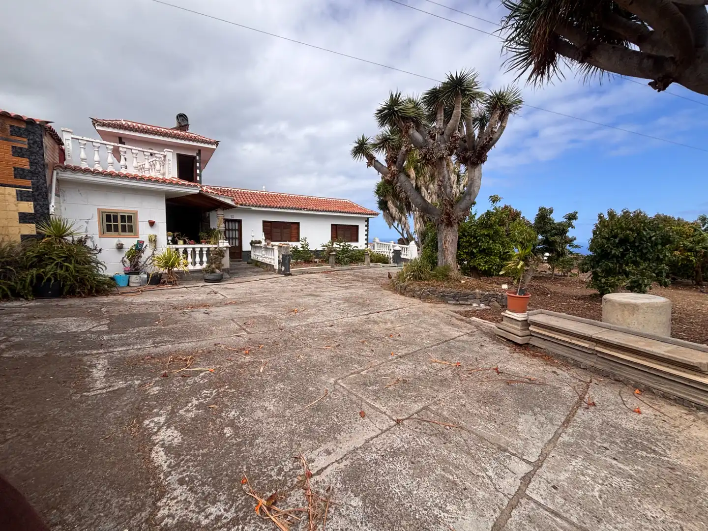 Vista exterior de Casa o xalet en venda en Icod de los Vinos amb Jardí privat, Terrassa i Traster