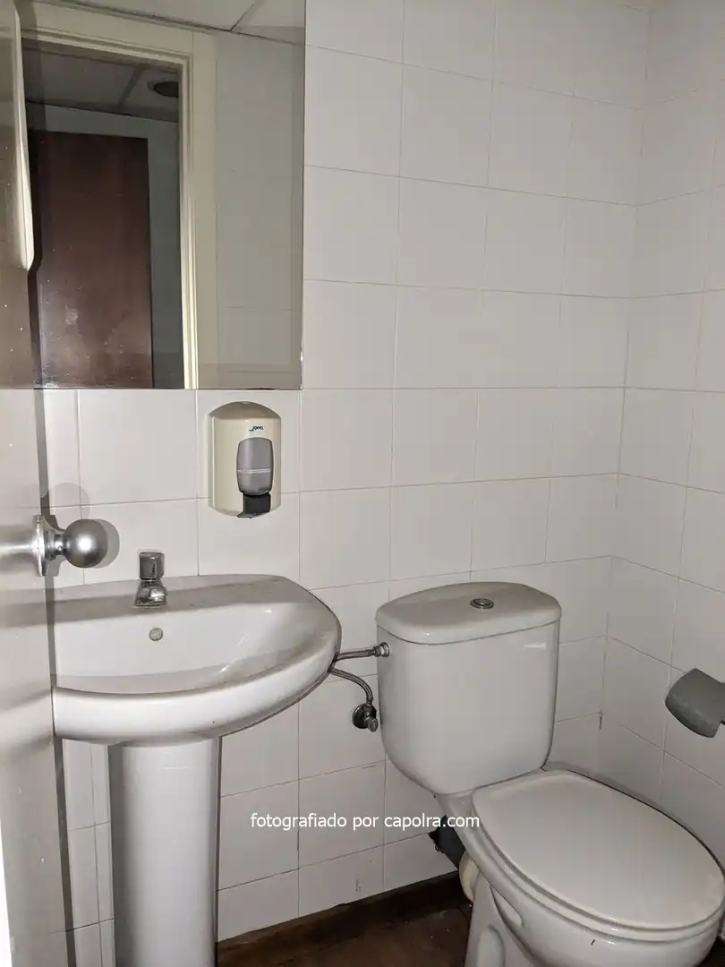 Bany de Oficina en venda en Barcelona amb Aire condicionat i Calefacció