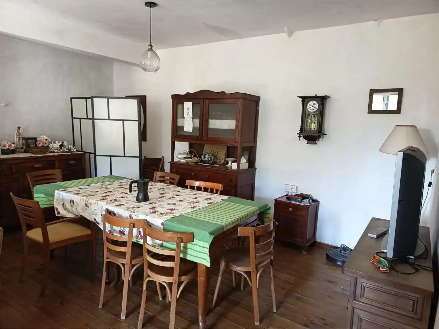 Menjador de Casa adosada en venda en Leiro amb Jardí privat, Traster i Moblat