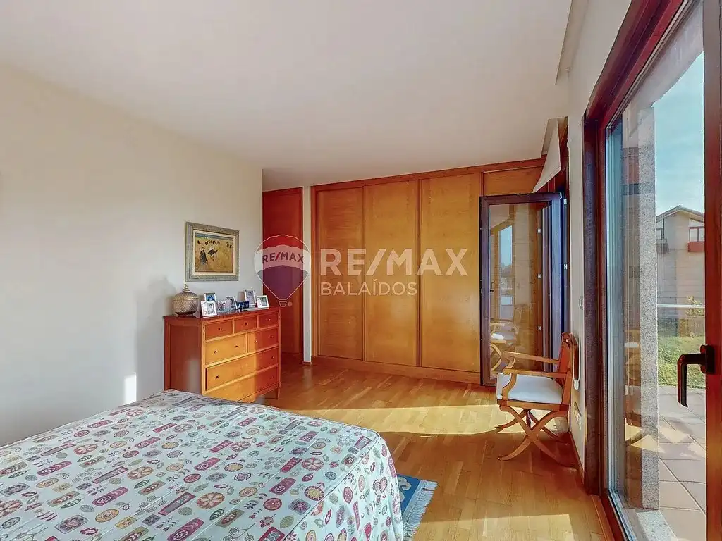 Bedroom of Houses for sale in Vigo   with Heating, Private garden and Parquet flooring