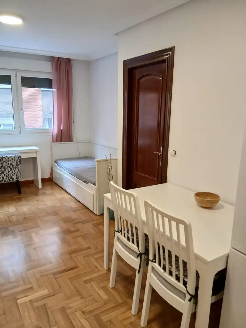 Schlafzimmer von Wohnung zur Miete in Gijón  mit Heizung und Parkett