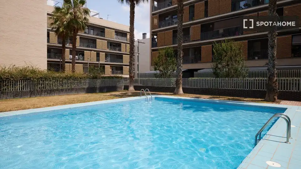 Swimming pool of Flat for rent in Sant Cugat del Vallès  with Air Conditioner, Heating and Furnished