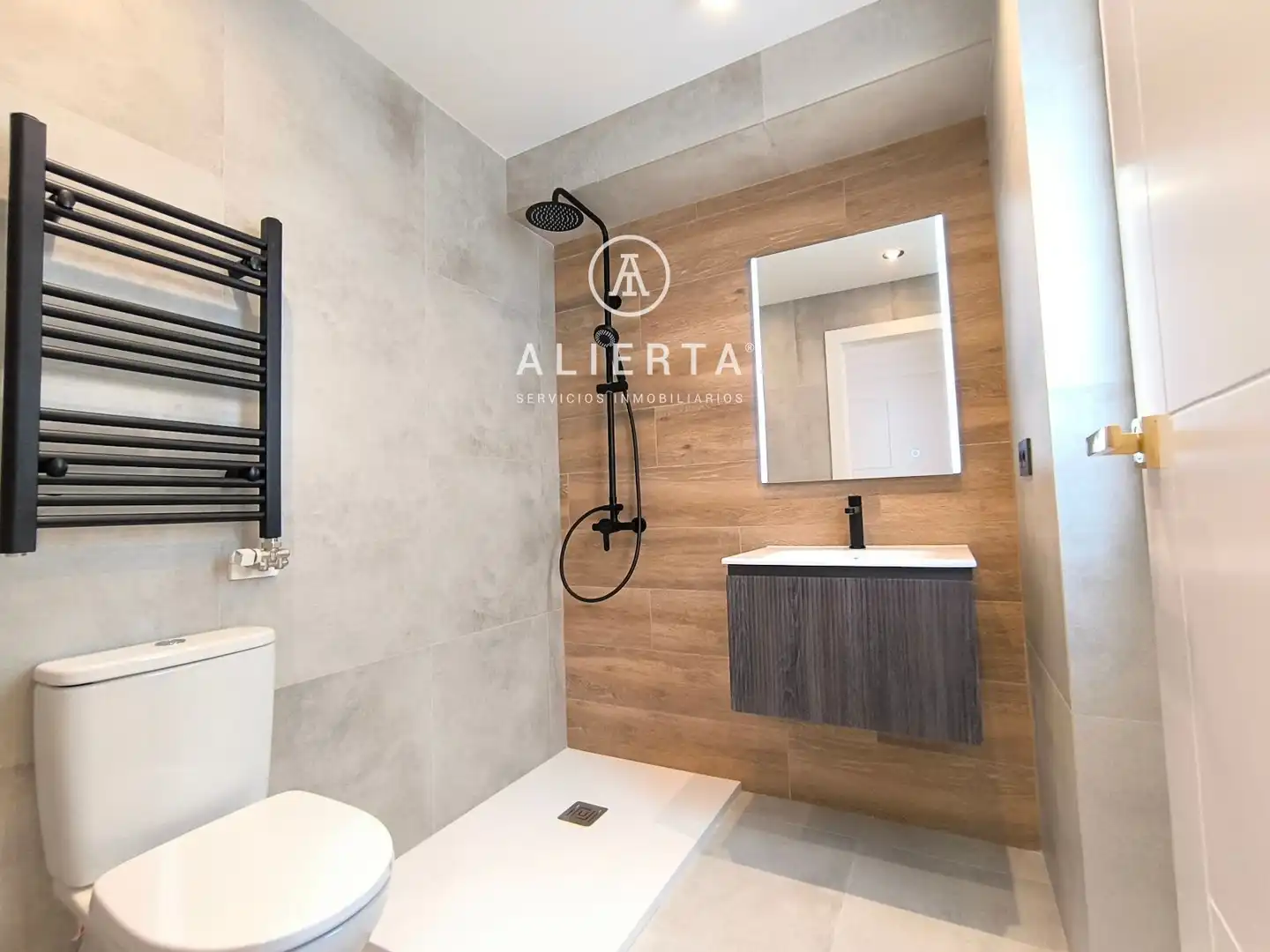 Baño de Piso de alquiler en Zaragoza con Aire acondicionado, Calefacción y Terraza