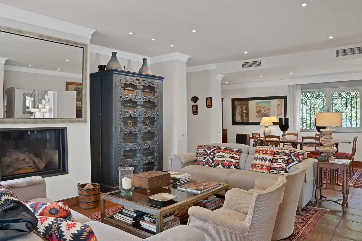 Sala d'estar de Casa o xalet en venda en Marbella amb Aire condicionat, Calefacció i Jardí privat