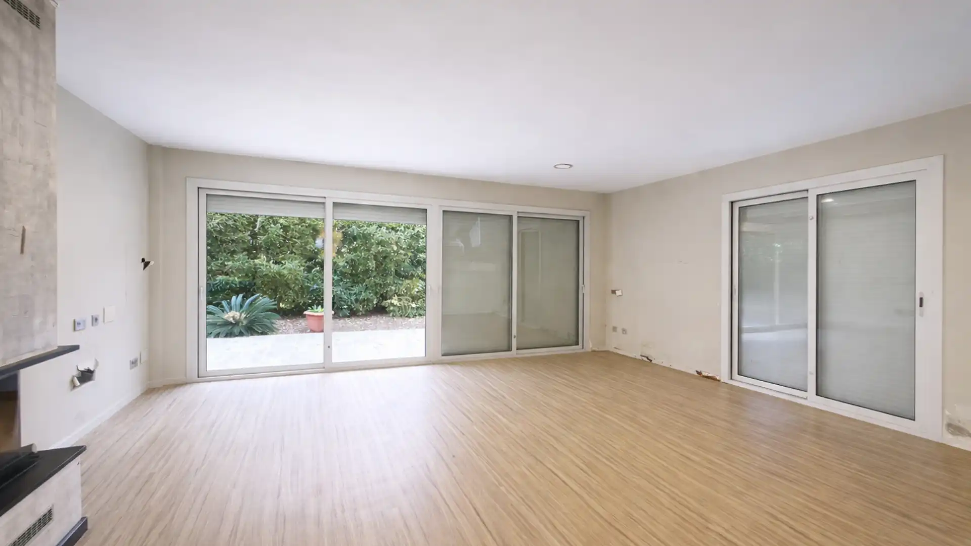 Sala de estar de Casa o chalet en venta en Alella con Parquet, Terraza y Piscina