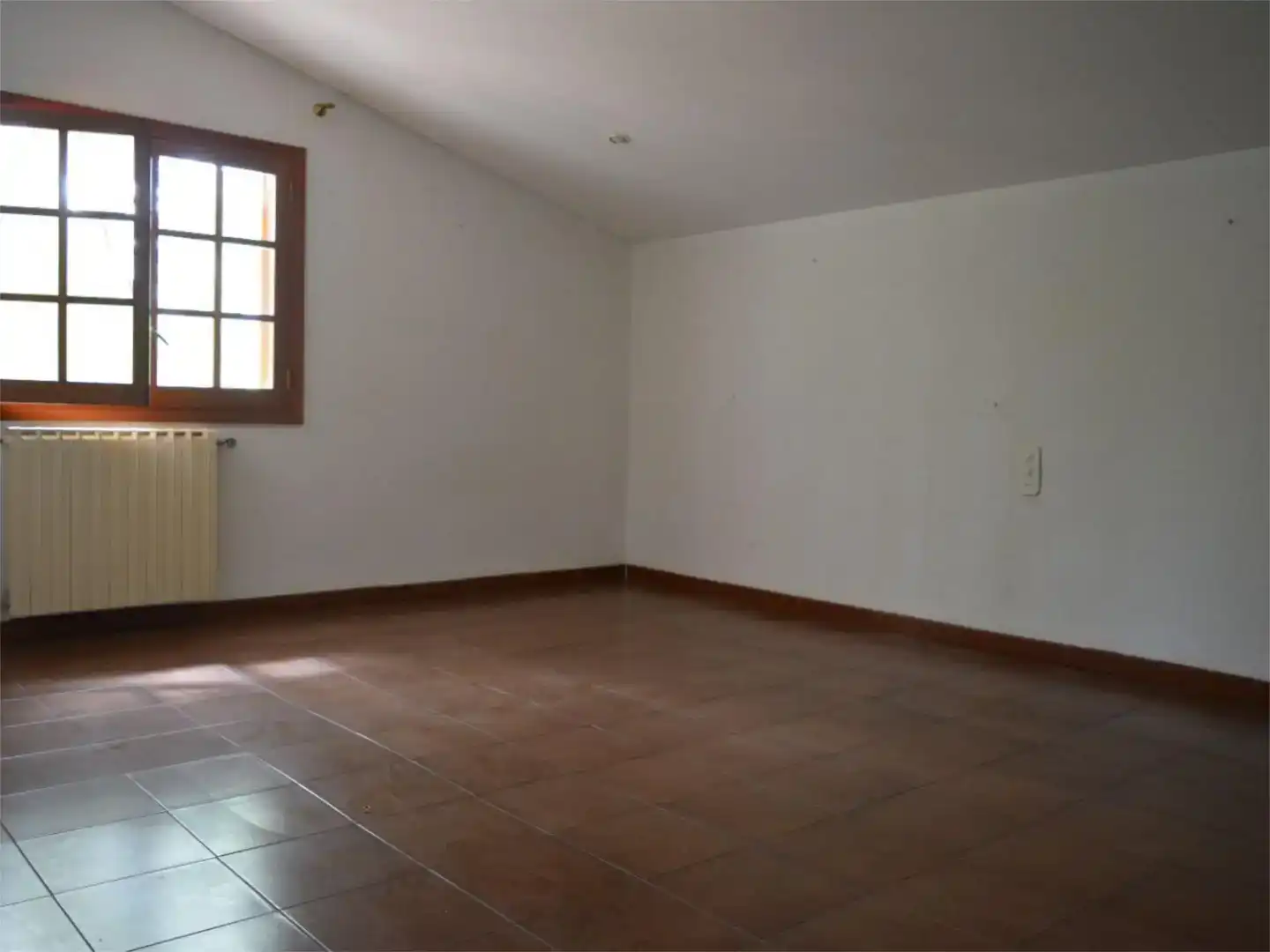 Sala d'estar de Casa o xalet en venda en Canals amb Aire condicionat, Jardí privat i Parquet