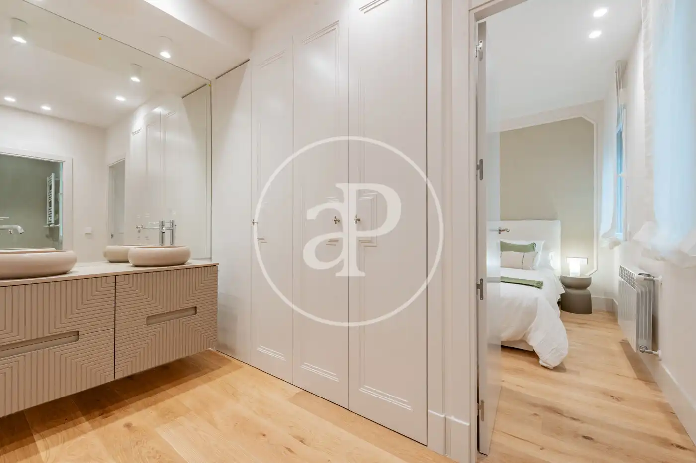 Flat for sale in Madrid  with Air Conditioner and Heating