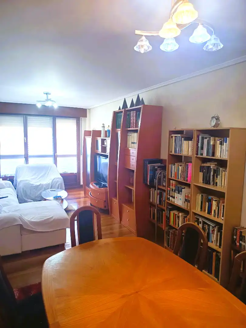 Sala d'estar de Pis de lloguer en Castro-Urdiales amb Calefacció, Terrassa i Moblat