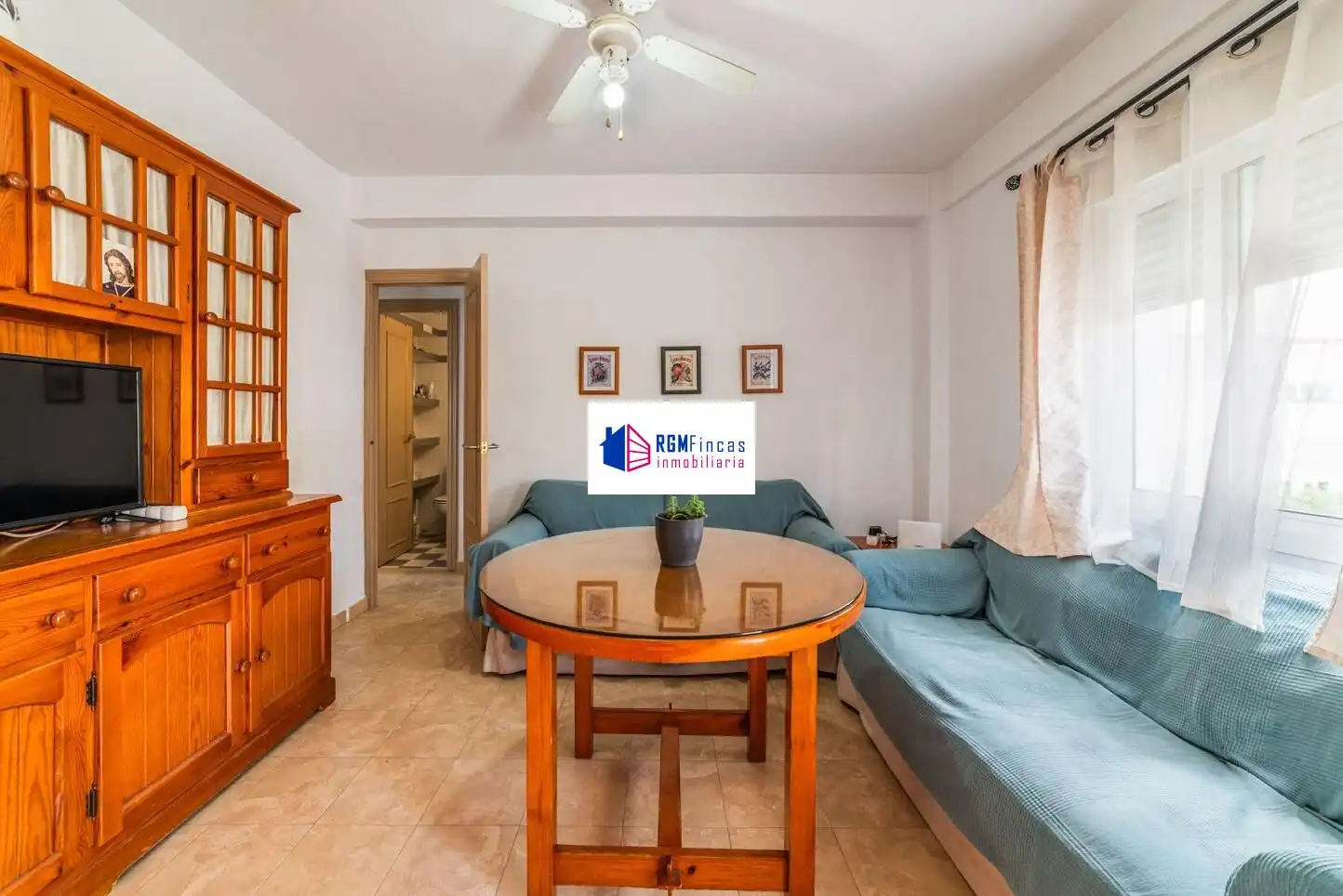 Living room of Flat for sale in Sevilla  with Air Conditioner, Furnished and Balcony