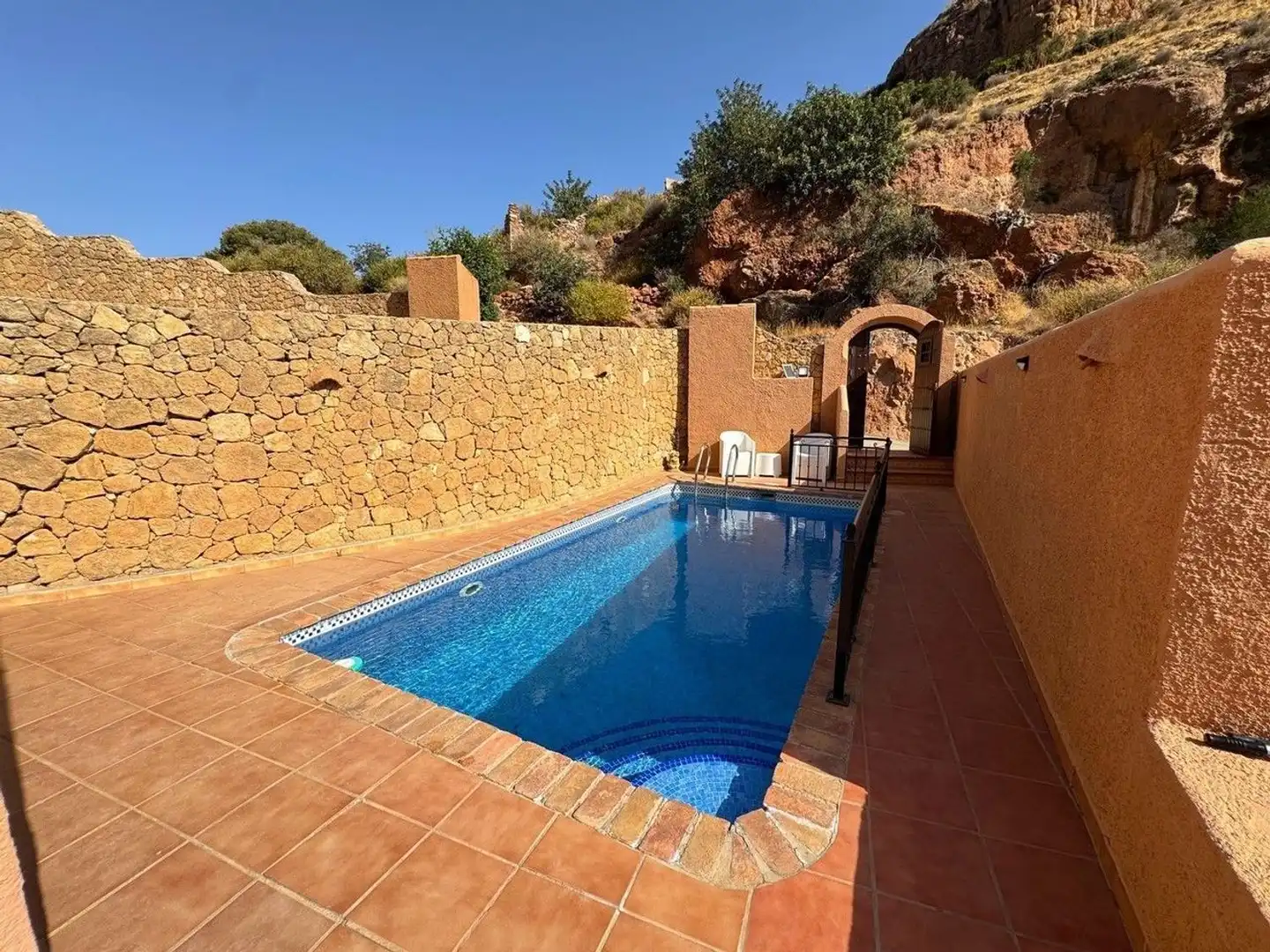 Schwimmbecken von Einfamilien-Reihenhaus zum Verkauf in Turre mit Klimaanlage, Heizung und Terrasse