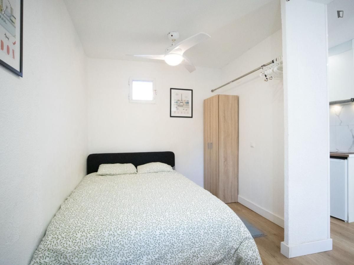 Estudio de alquiler en Palomeras Bajas