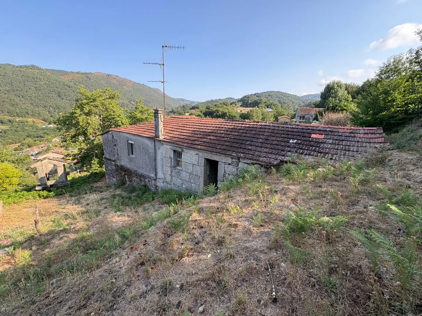 Houses for sale in Covelo  with Storage room and Furnished