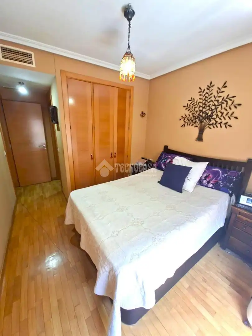 Bedroom of Flat for sale in Parla  with Air Conditioner, Heating and Parquet flooring