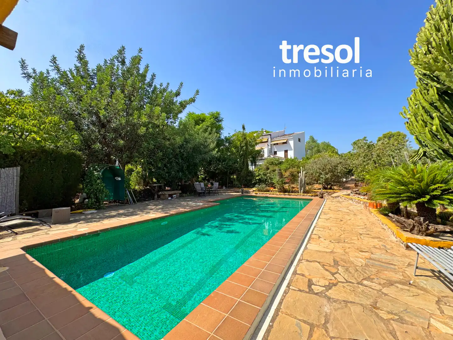 Vista exterior de Casa o xalet en venda en Alhaurín de la Torre amb Aire condicionat, Calefacció i Jardí privat