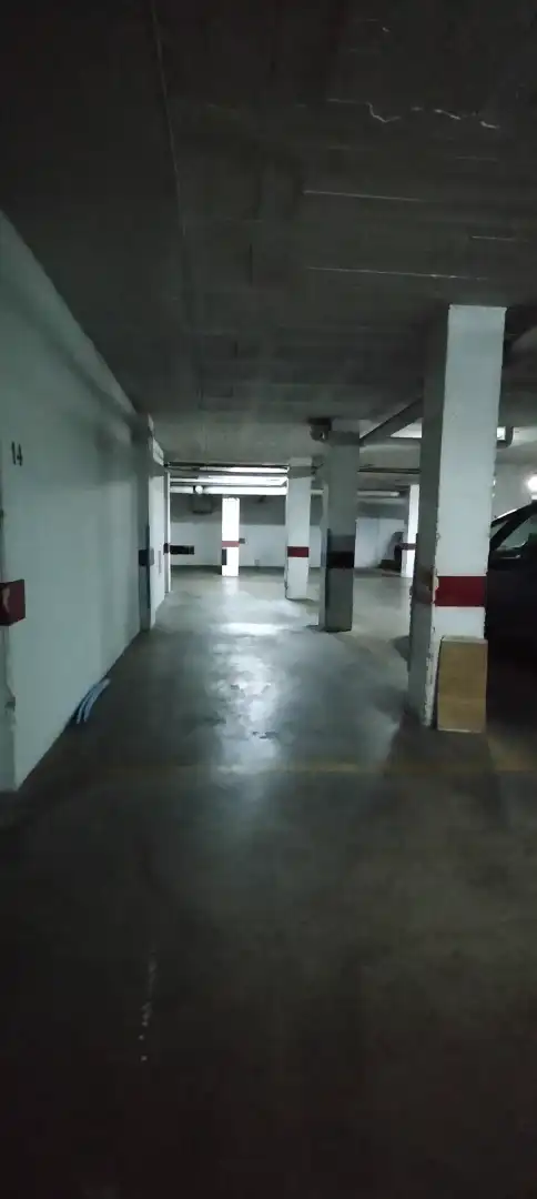 Parking de Piso en venta en Sevilla con Terraza, Horno y Lavadora