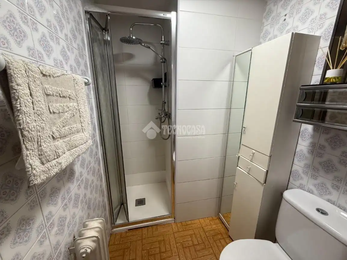 Bathroom of Flat for sale in Madrid  with Heating and Terrace