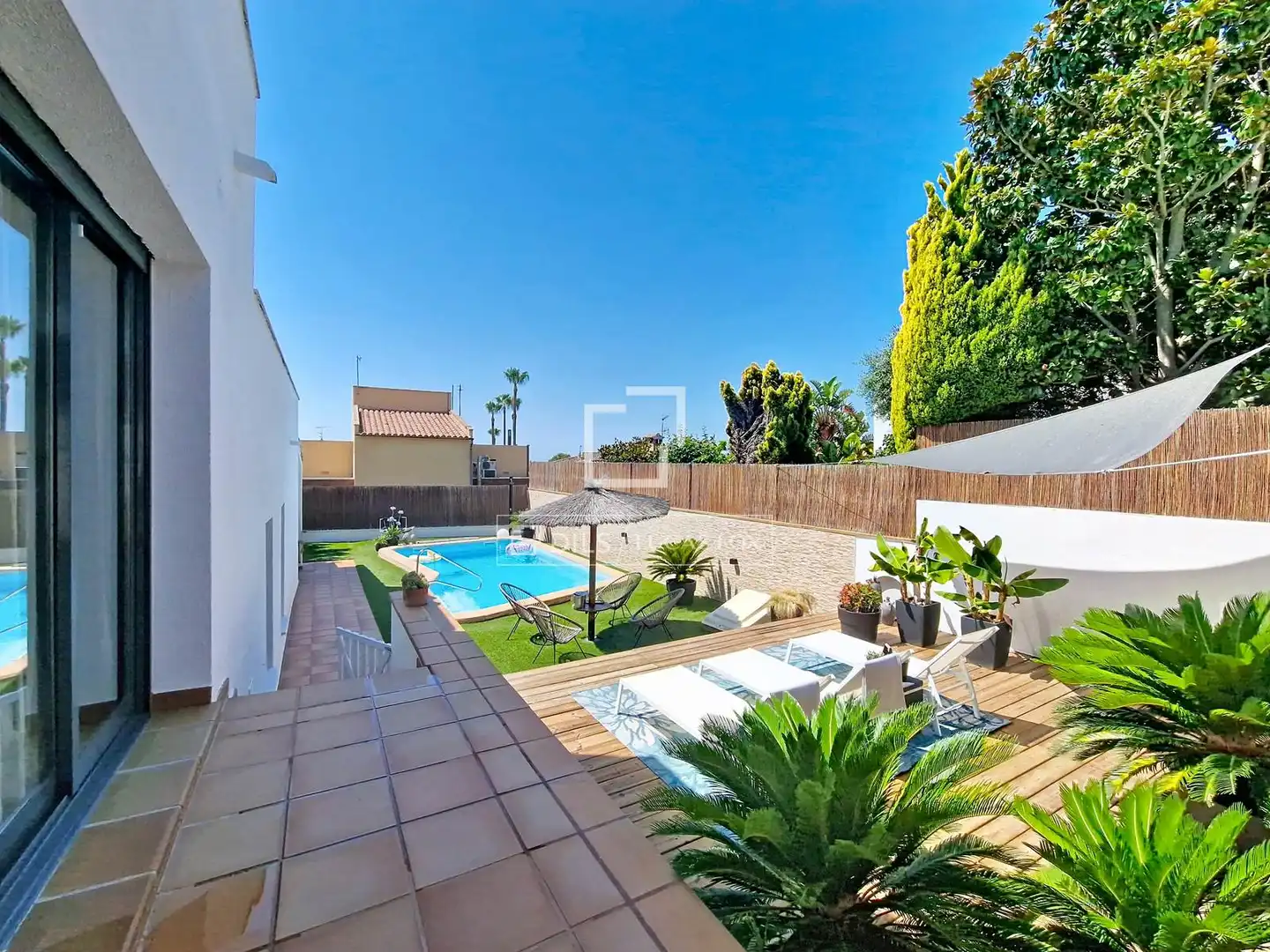 Vista exterior de Casa o xalet en venda en Calafell amb Aire condicionat, Calefacció i Jardí privat