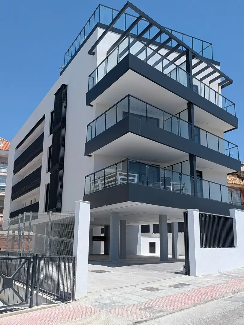 Vista exterior de Apartament en venda en Fuengirola amb Aire condicionat, Calefacció i Terrassa