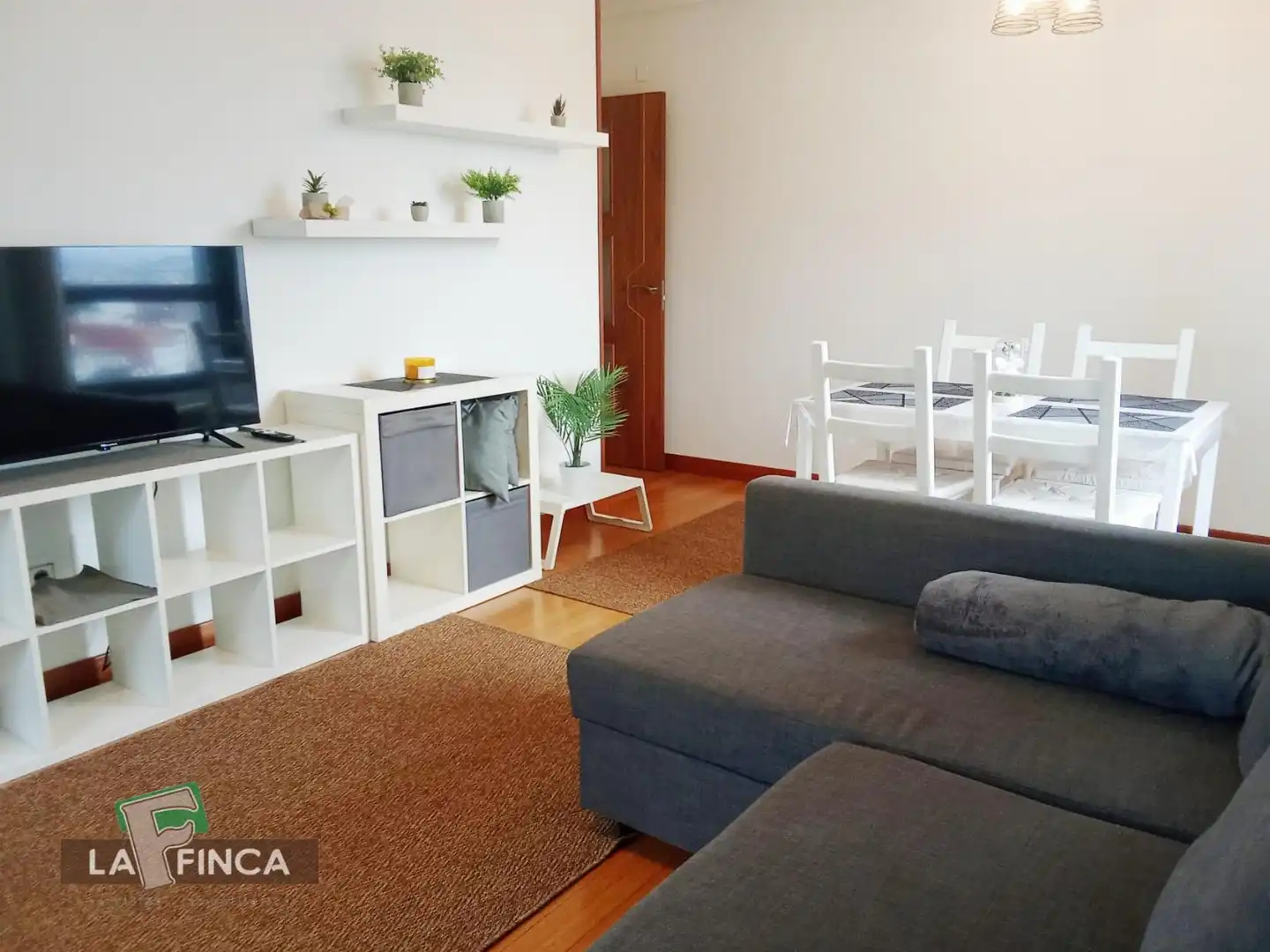 Sala d'estar de Pis de lloguer en Oviedo  amb Traster i Moblat