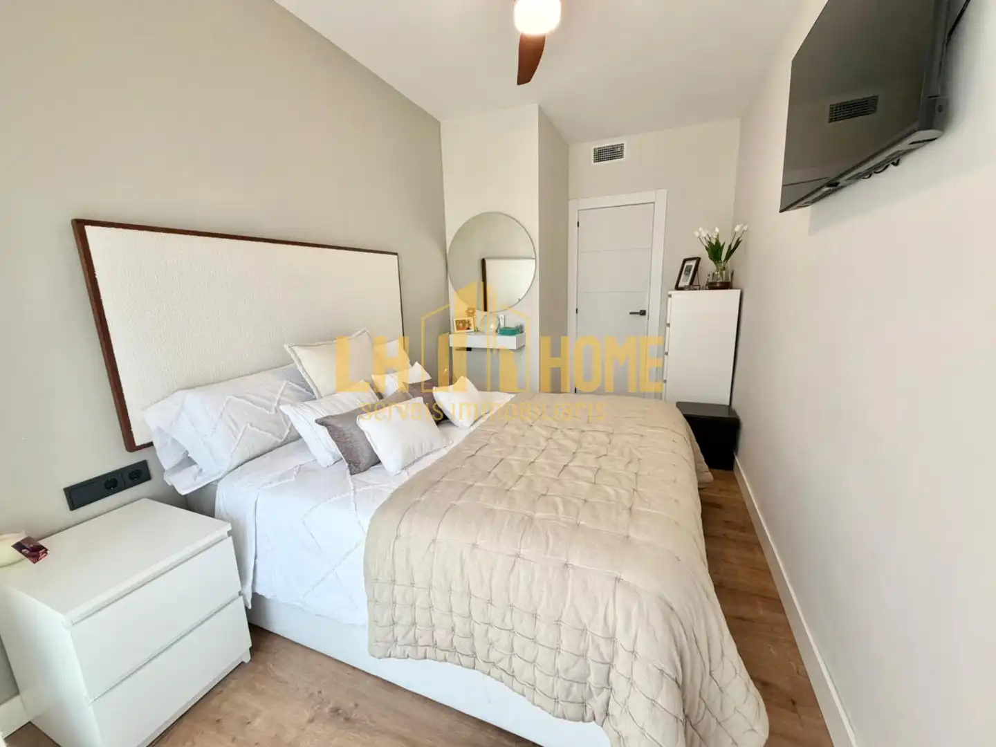 Dormitori de Àtic en venda en L'Hospitalet de Llobregat amb Aire condicionat, Calefacció i Parquet