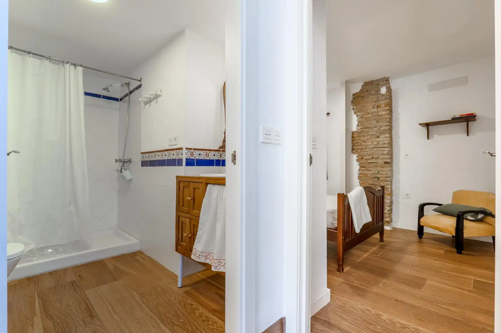 Bathroom of Houses for sale in Granada  with Air Conditioner, Terrace and Furnished