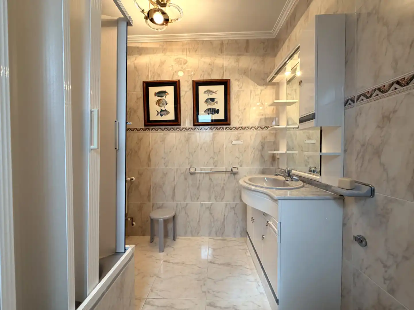 Badezimmer von Haus oder Chalet zum Verkauf in Piélagos mit Heizung, Privatgarten und Terrasse
