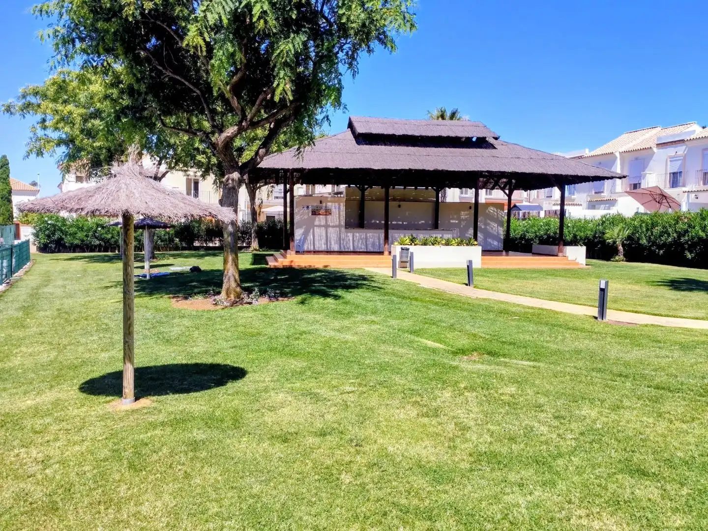 Vista exterior de Casa o chalet en venta en Ayamonte con Aire acondicionado, Terraza y Piscina