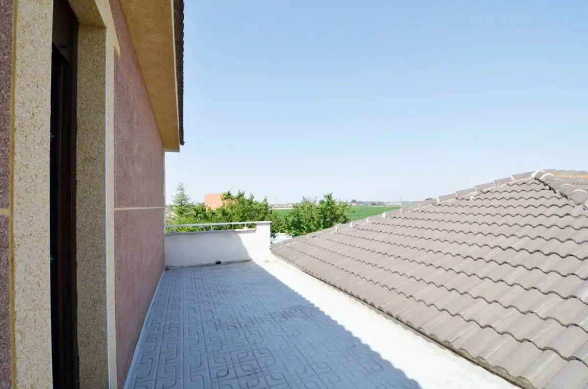 Terrassa de Casa o xalet en venda en Calvarrasa de Abajo amb Terrassa, Piscina i Moblat