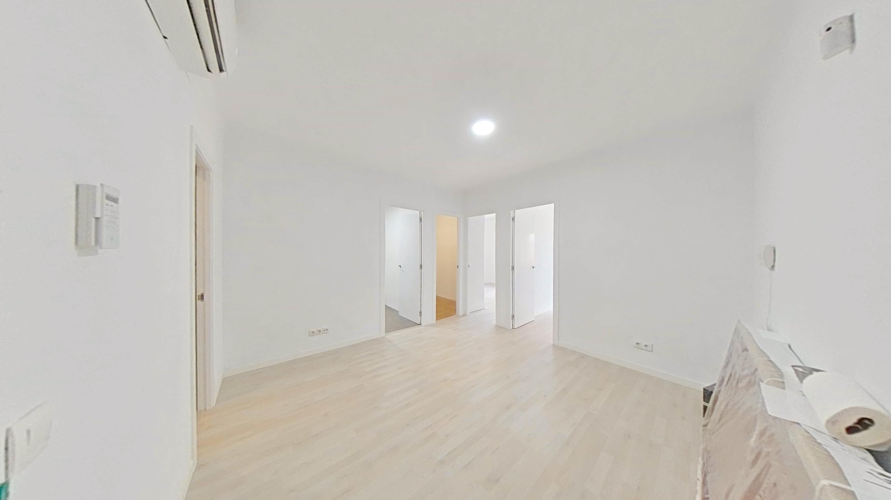 Flat for sale in Santa Coloma de Gramenet  with Air Conditioner and Oven