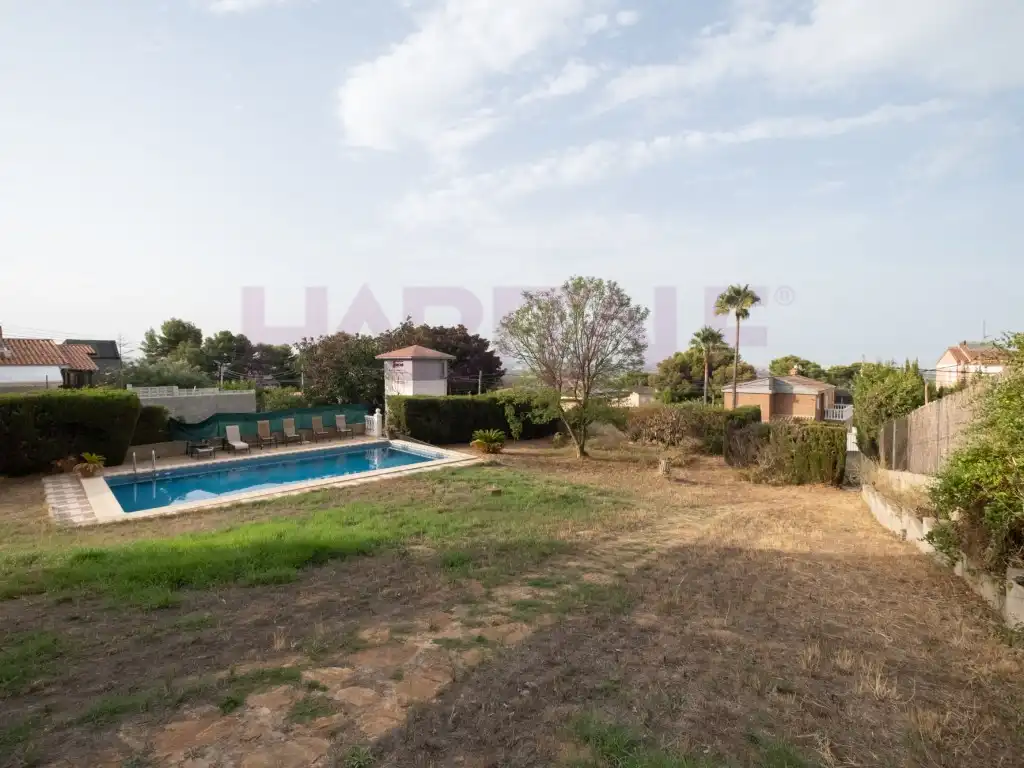 Houses for sale in Chiva  with Air Conditioner, Heating and Furnished