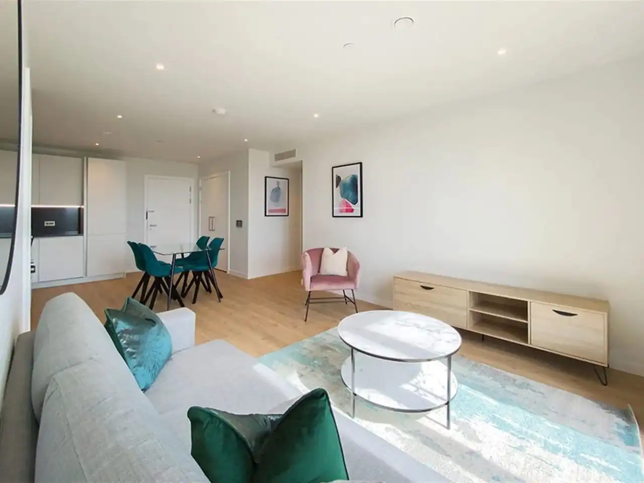 Living room of Apartments for share in Casco Antiguo
