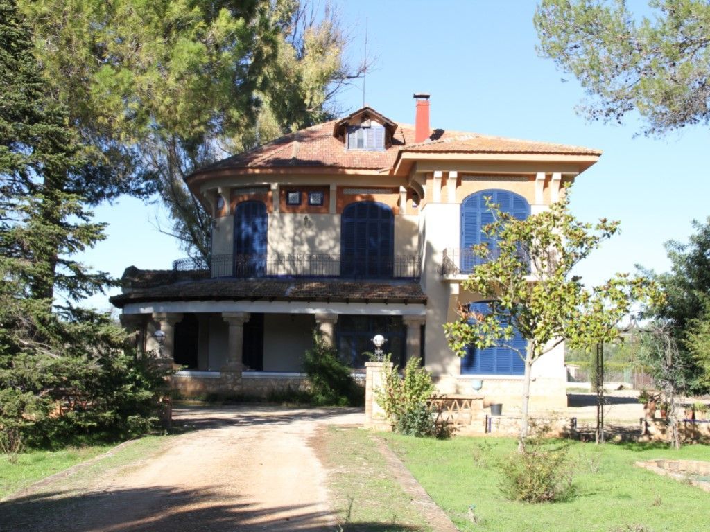 Vista exterior de Casa o xalet en venda en Enguera amb Jardí privat i Terrassa