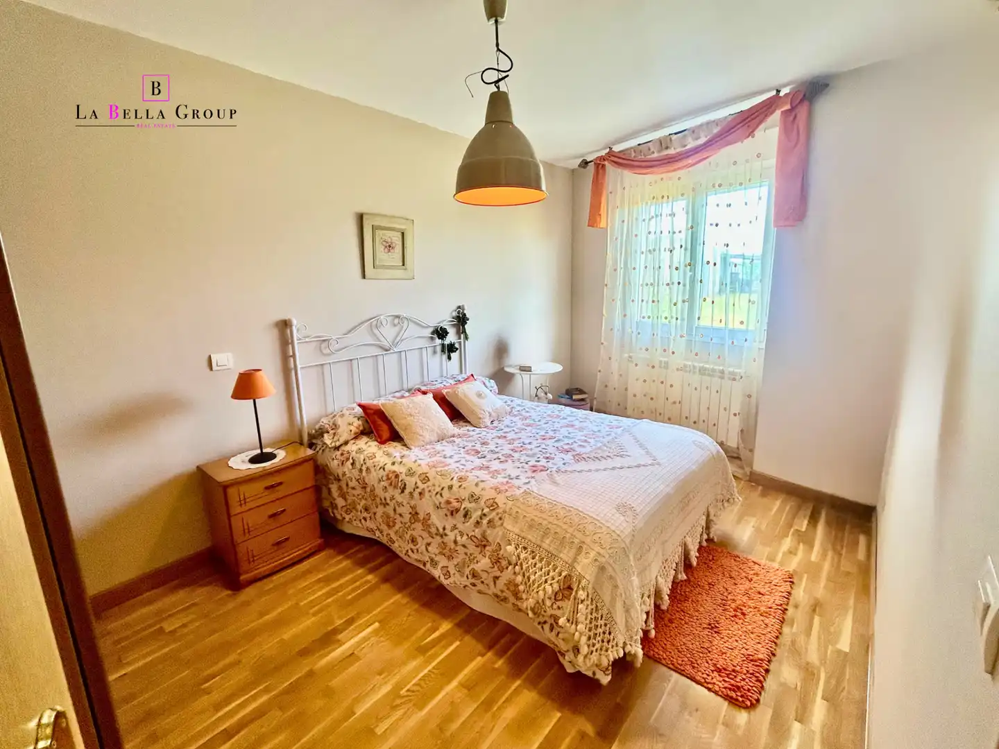 Habitación de Casa o chalet en venta en Oña con Calefacción, Jardín privado y Amueblado