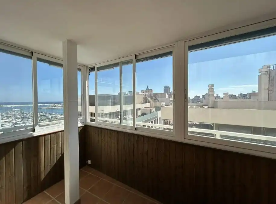 Ático de alquiler en Barrio del Centro