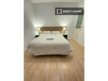 Appartamento con balcone in affitto a Centro