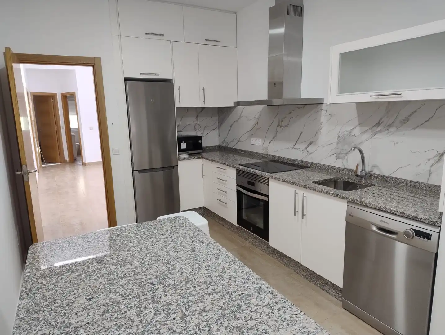 Kitchen of Flat for rent in Santiago de Compostela   with Heating, Furnished and Oven