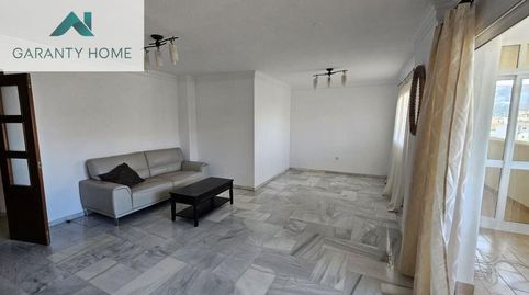 Foto 3 de Piso de alquiler en Castillo Sohail - Myramar, Fuengirola