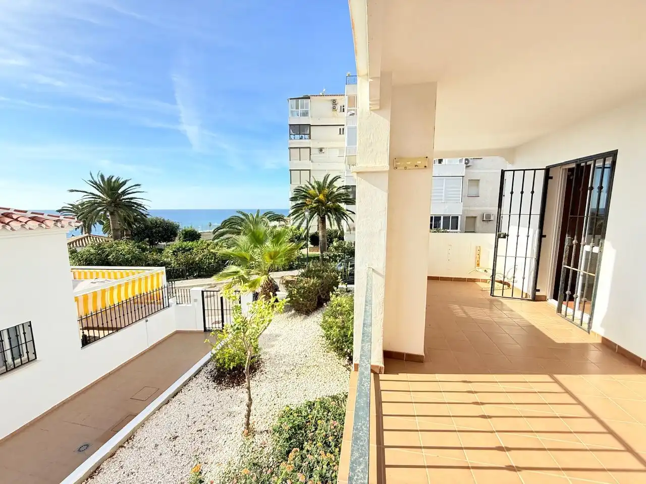 Vista exterior de Dúplex en venda en Torrox amb Piscina comunitària