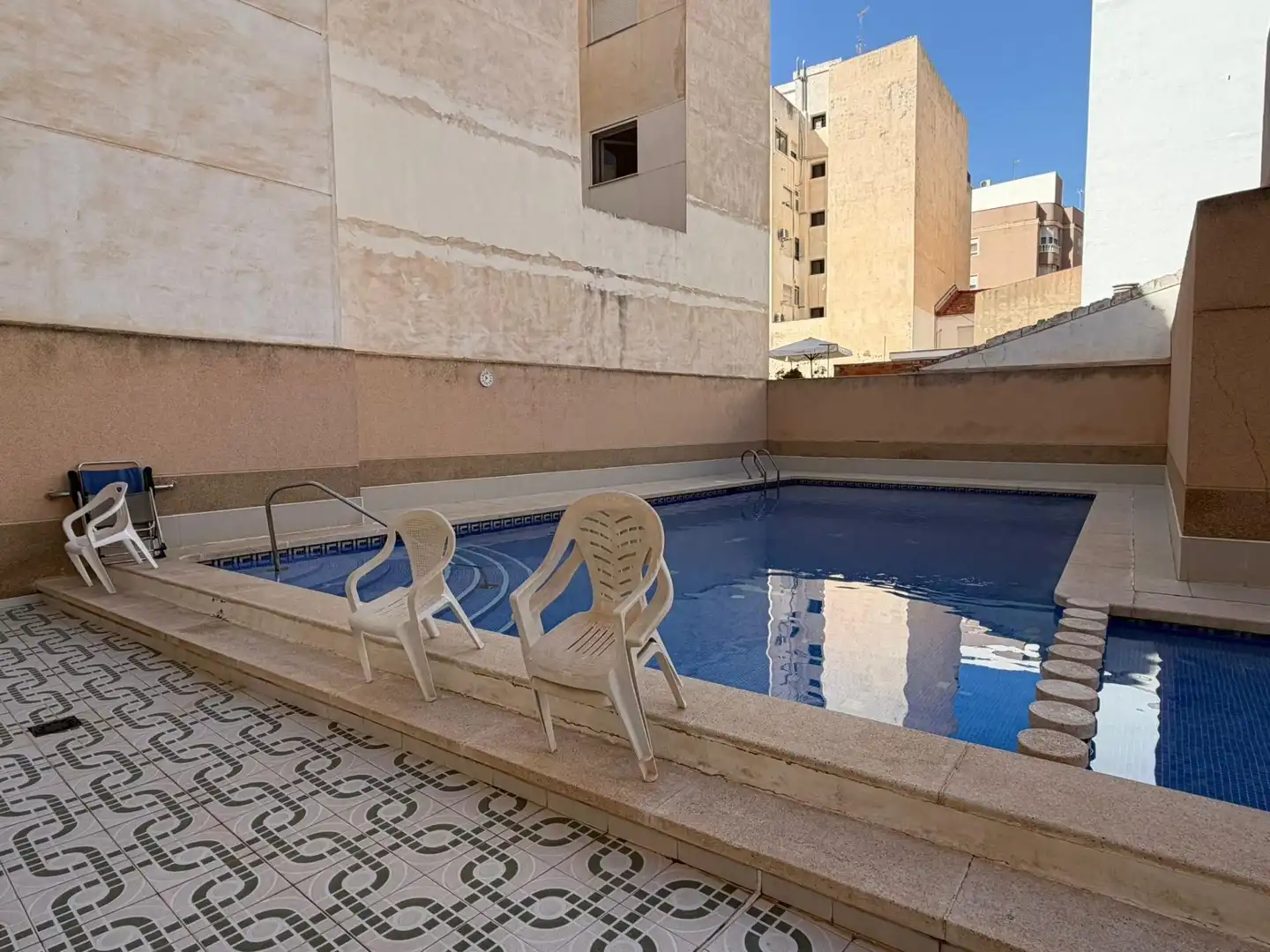 Piscina de Apartament en venda en Torrevieja amb Terrassa, Moblat i Piscina comunitària