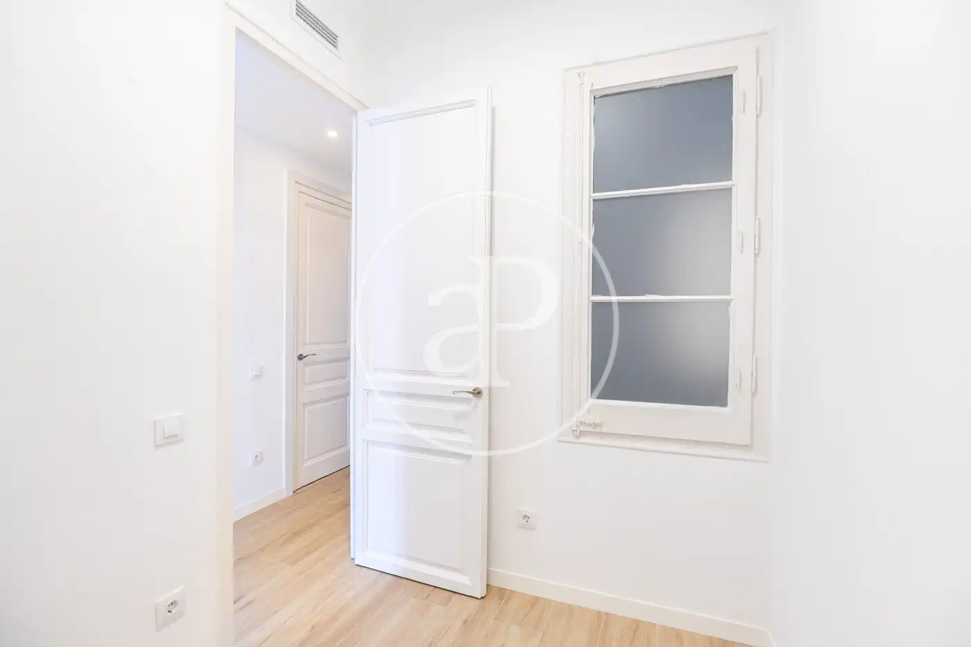 Schlafzimmer von Wohnung zum Verkauf in Barcelona mit Klimaanlage und Heizung