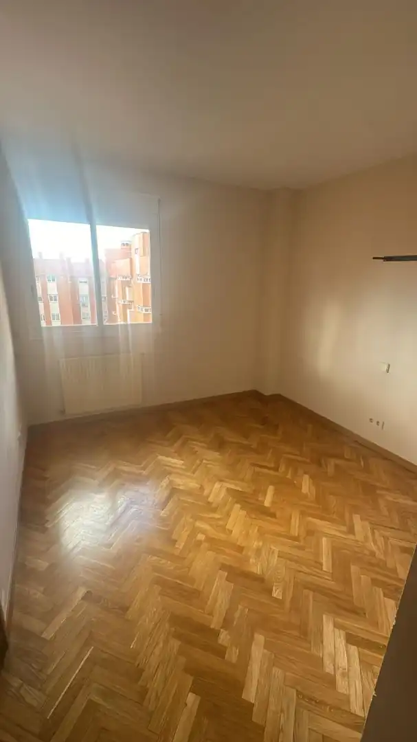 Habitación de Ático de alquiler en Madrid con Aire acondicionado, Calefacción y Jardín privado