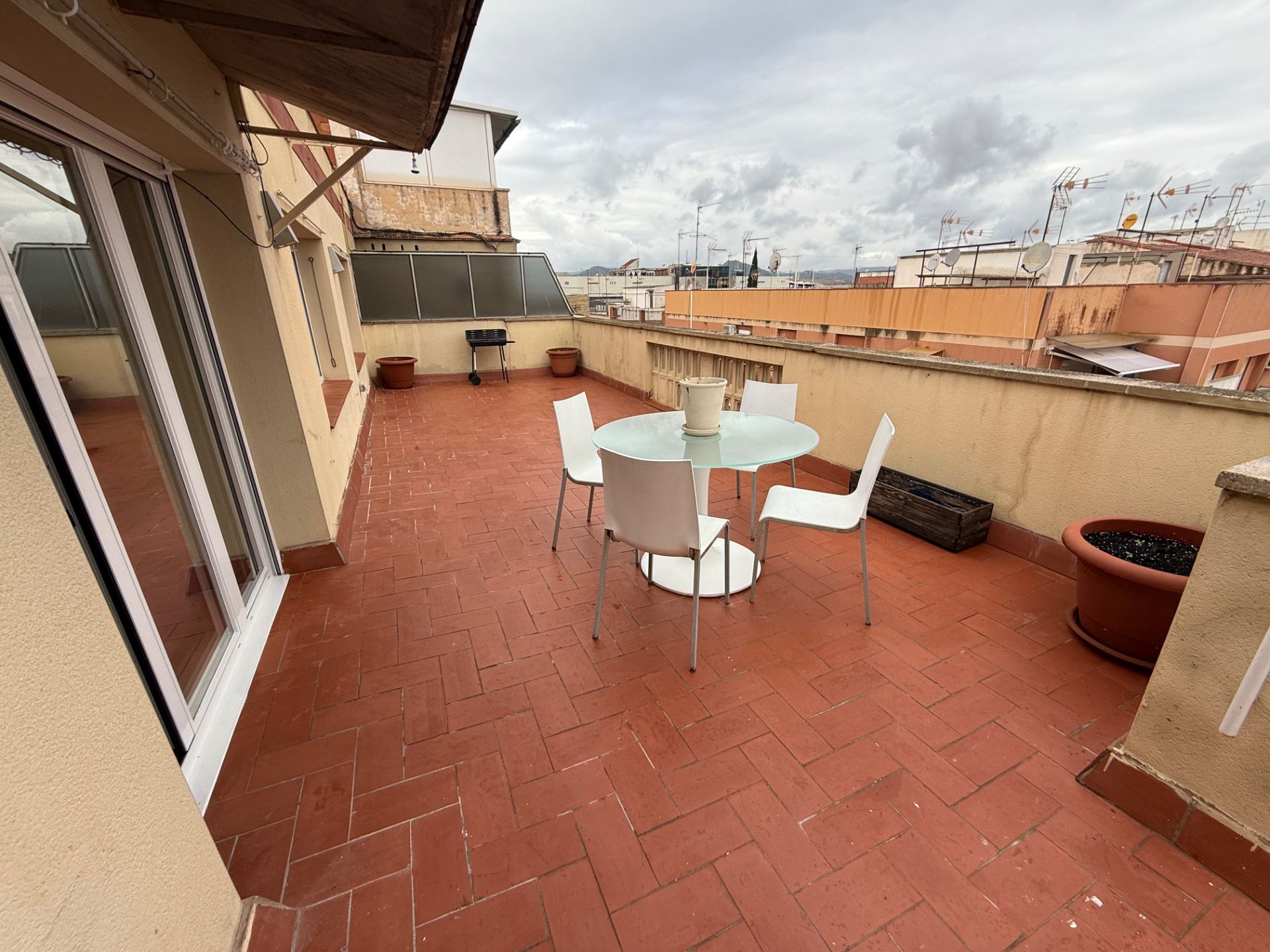 Attic to rent in Carrer de Josep Feliu i Codina, El Pedró