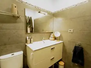 Badezimmer von Wohnung zum Verkauf in Las Palmas de Gran Canaria mit Klimaanlage, Terrasse und Möbliert