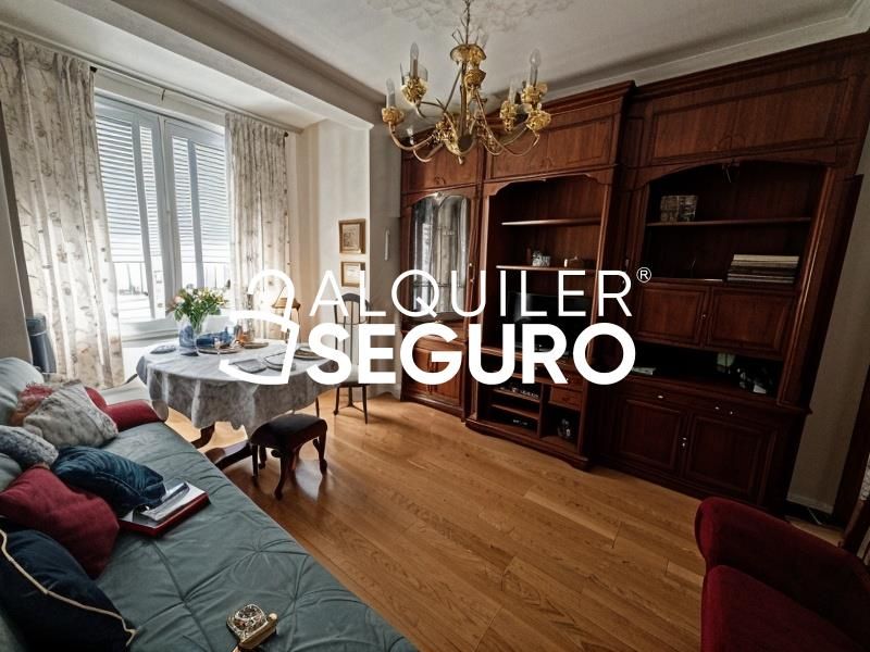 Sala d'estar de Pis de lloguer en  Madrid Capital amb Calefacció i Moblat