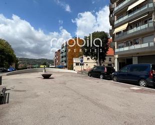 Vista exterior de Edifici en venda en Terrassa