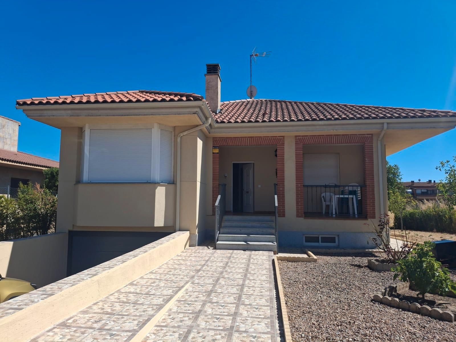Exterior view of House or chalet for sale in San Cristóbal de la Cuesta  with Heating, Private garden and Furnished