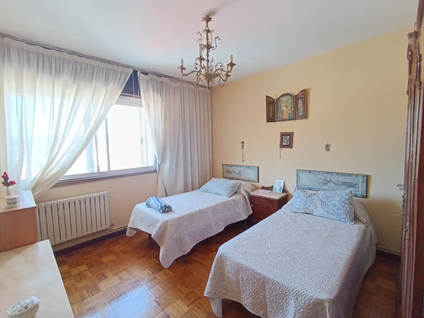 Schlafzimmer von Wohnung zum Verkauf in Pontevedra Capital  mit Heizung und Parkett