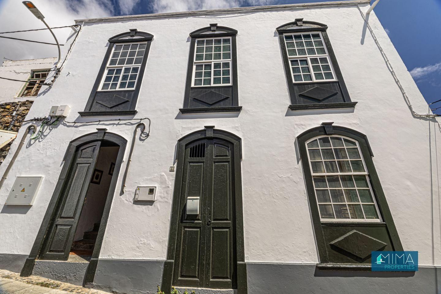 Vista exterior de Casa o xalet en venda en Santa Cruz de la Palma amb Jardí privat, Terrassa i Traster