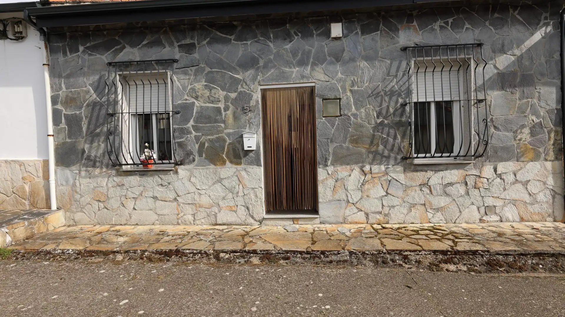Exterior view of Single-family semi-detached for sale in Molinaseca  with Heating