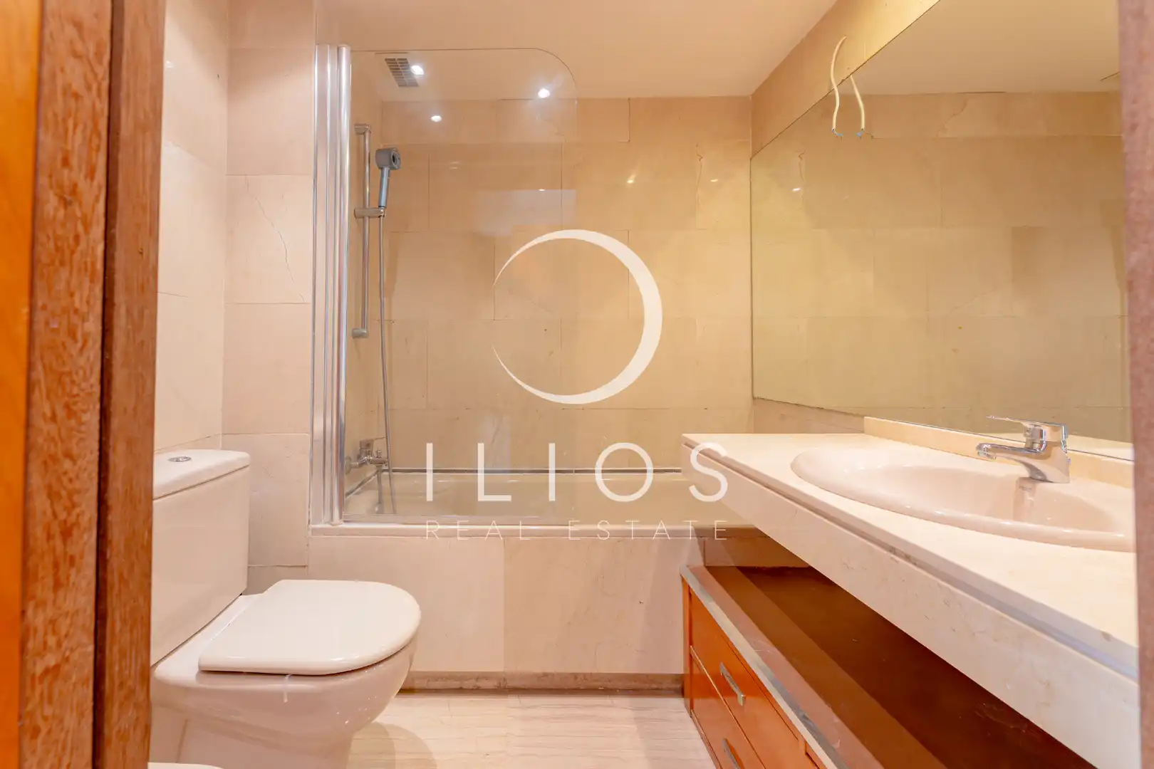 Baño de Piso en venta en Valencia con Aire acondicionado, Calefacción y Terraza